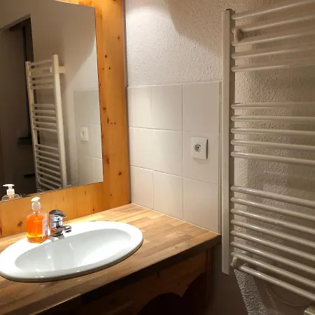 Bel En Avec Piscine Apartment *